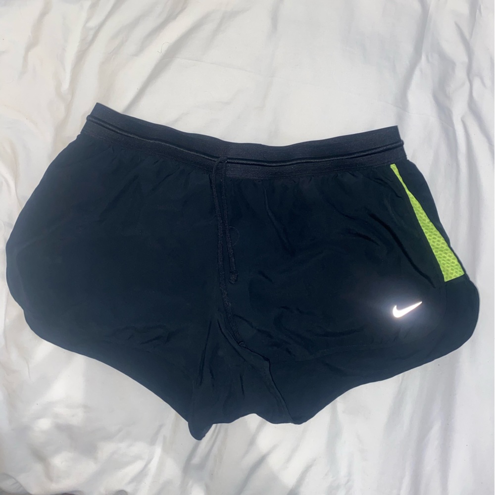 NIKE worn once size L shorts with built in